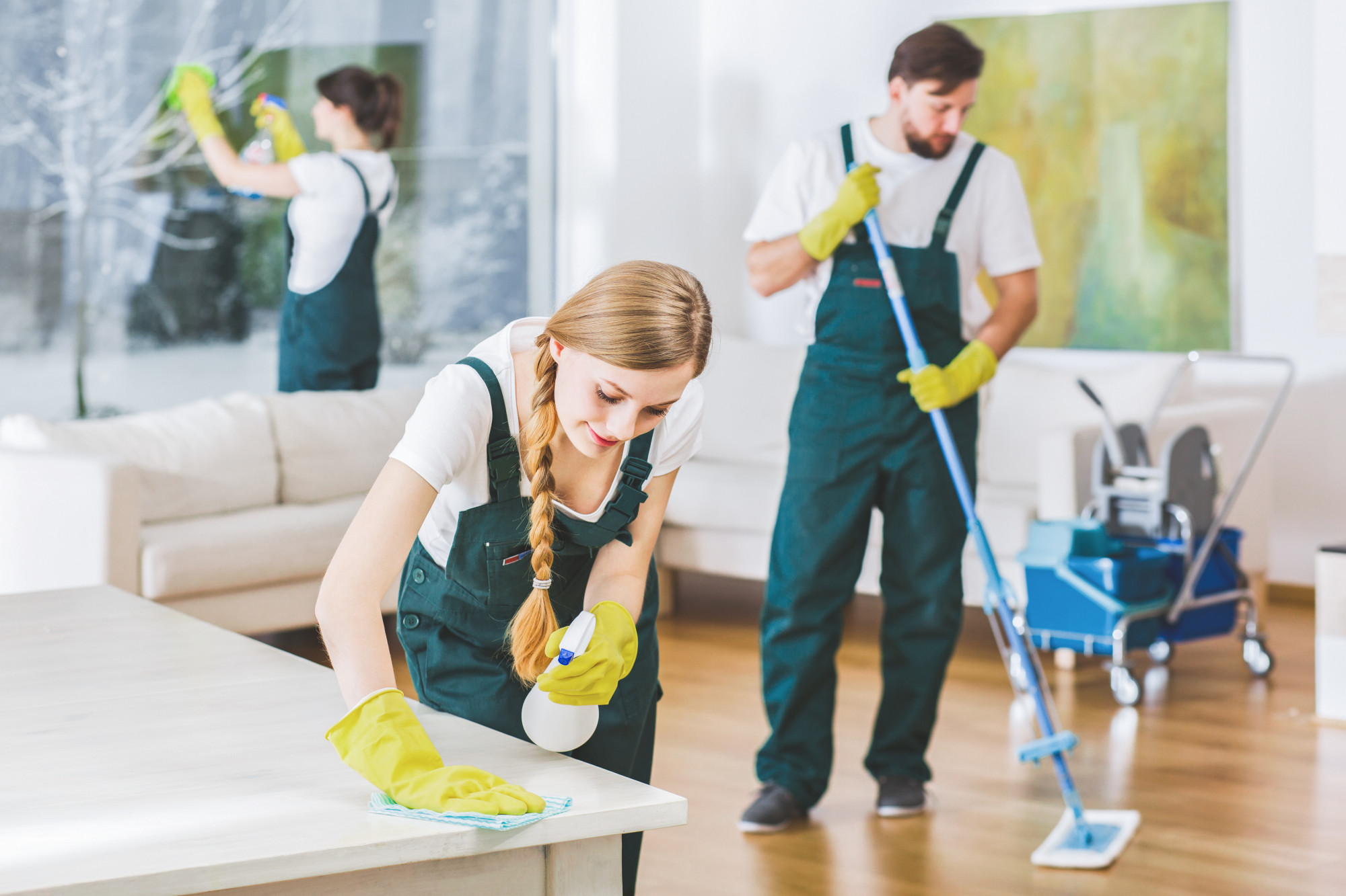 Wählen Sie CLEAN ADVANCE Gebäudereinigung für außergewöhnliche Reinigungsergebnisse. Kontaktieren Sie uns noch heute, um mehr über unsere Dienstleistungen zu erfahren oder ein unverbindliches Angebot zu erhalten.